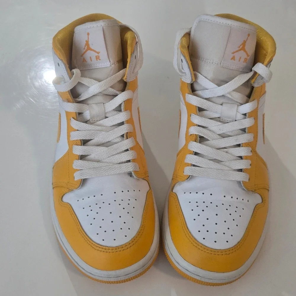 Air Jordan 1 Mid University Gold White Mens Sneakers BQ6472-117 Yellow White